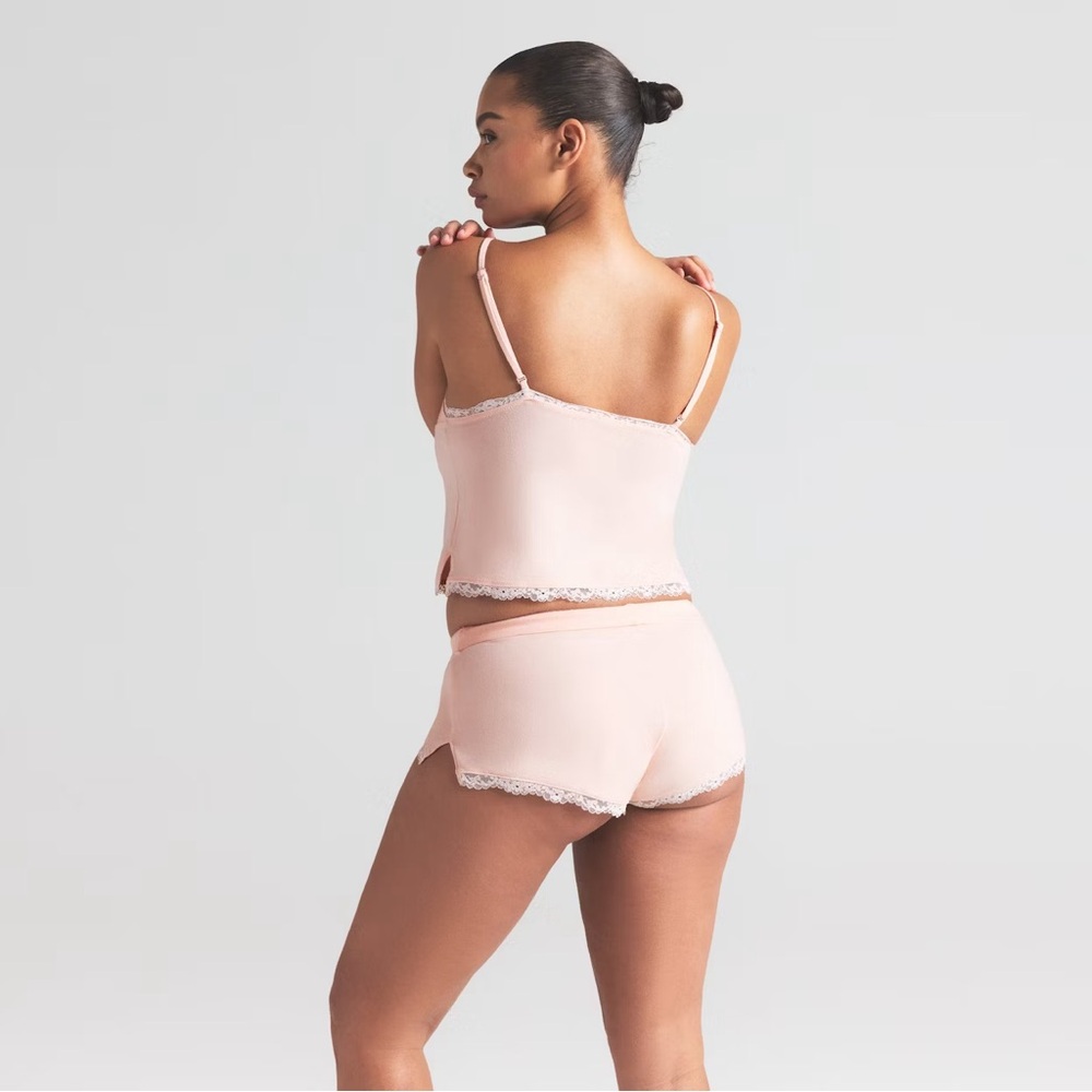 SKIMS LACE CAMI AND SHORT SET - Picture 2 of 5